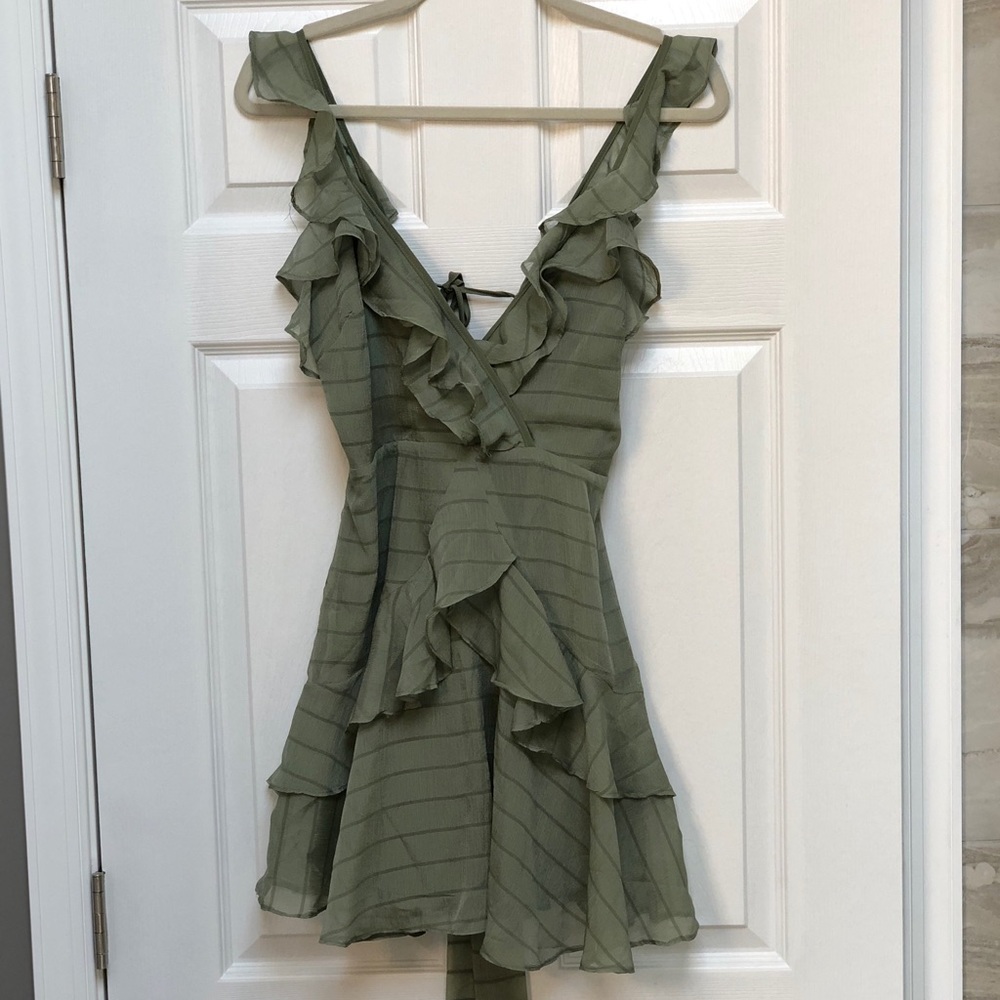 🆕Selfie Leslie olive green ruffle dress.